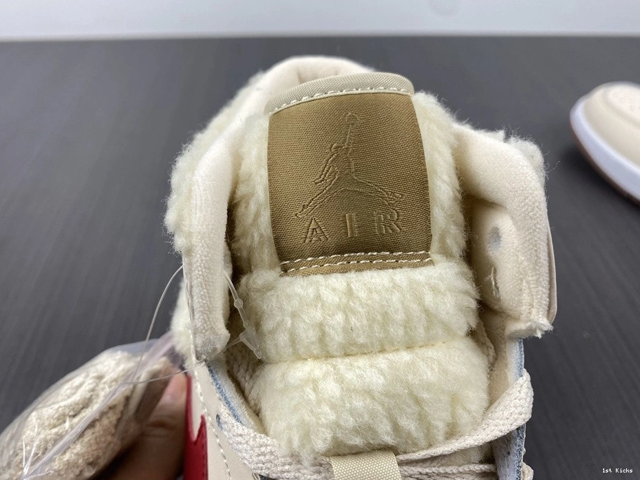 - Fleece (GS) Mid DO2207-264 Jordan White 1 Pearl 0105